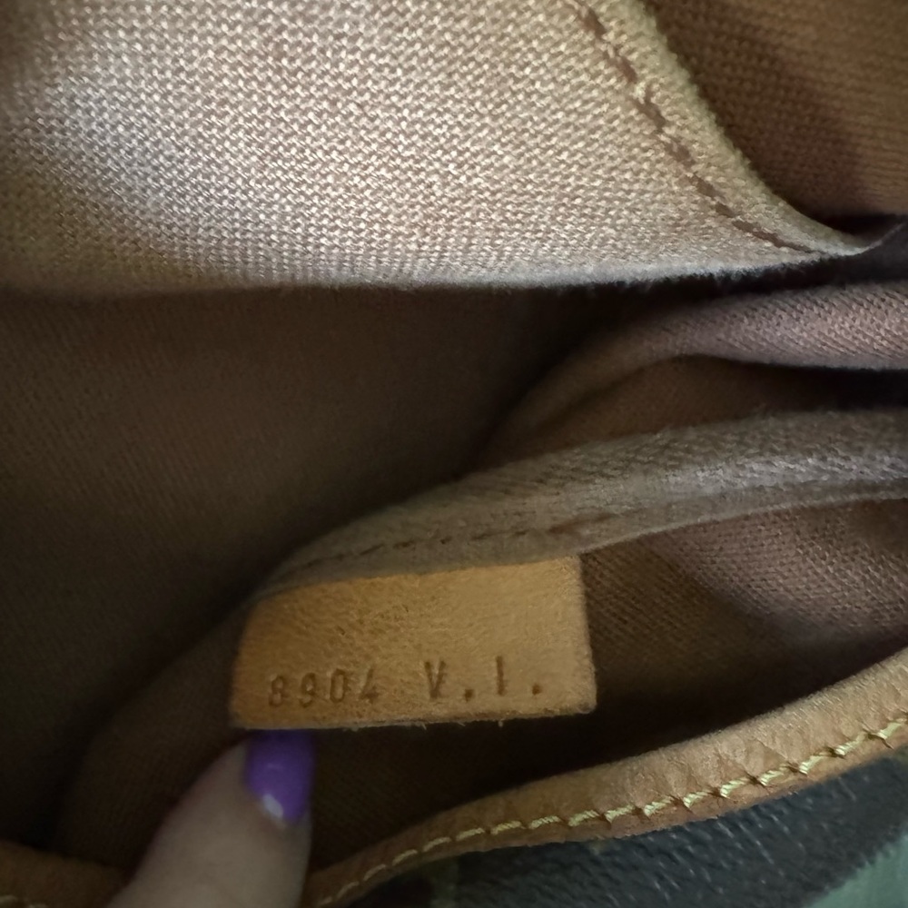 Louis Vuitton Monogram Canvas Messenger Bag with Tan Leather Trim - Picture 6 of 8